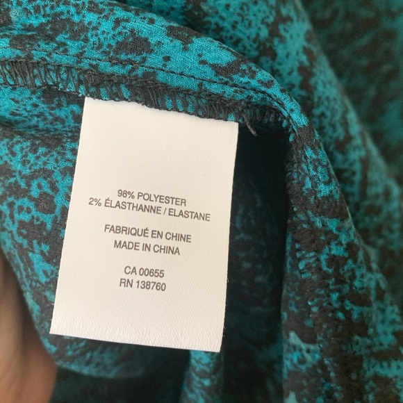 Reitmans green and black top - Picture 7 of 7